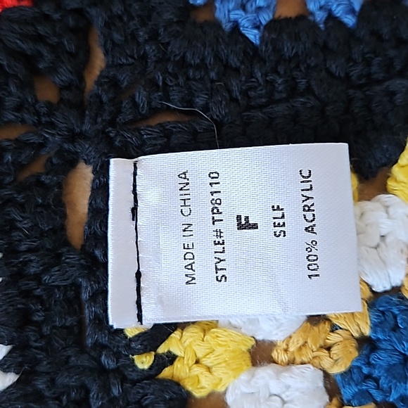 Era Vanity granny square crochet crop halter top - Picture 6 of 8